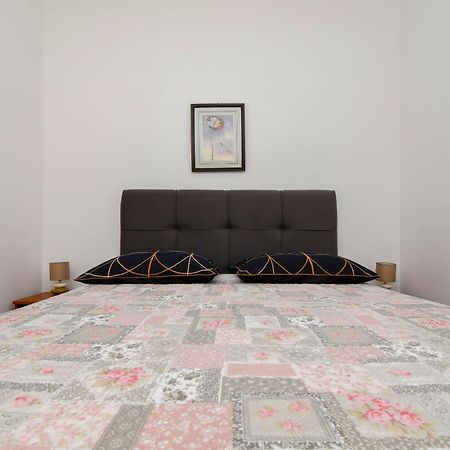 Apartments Biserka - 50 M From Beach Trogir Exterior foto