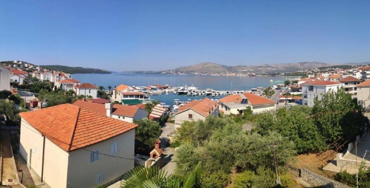 Apartments Biserka - 50 M From Beach Trogir Exterior foto