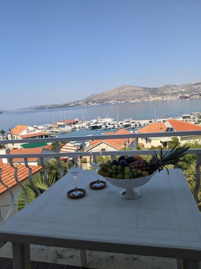 Apartments Biserka - 50 M From Beach Trogir Exterior foto