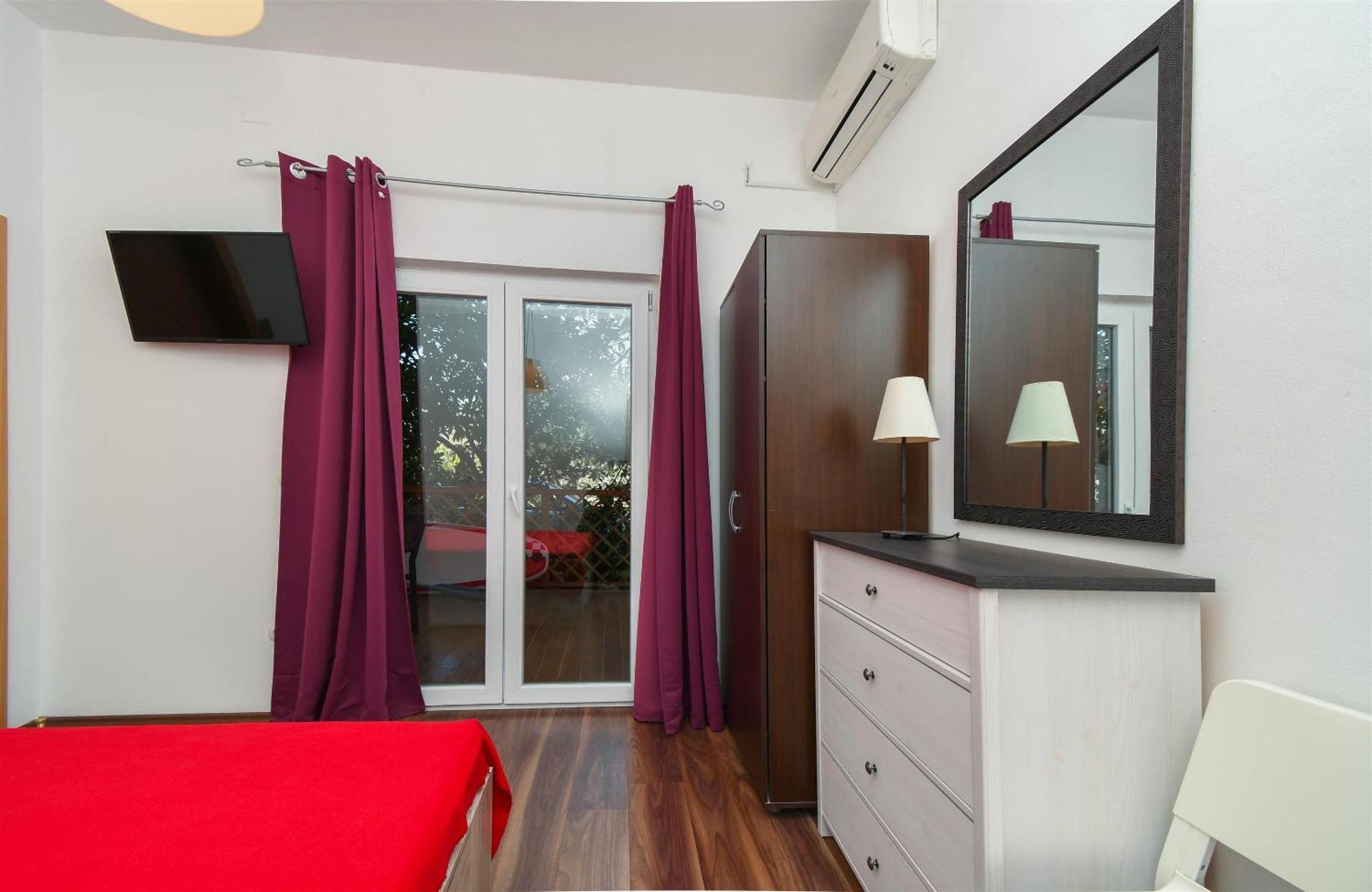 Apartments Biserka - 50 M From Beach Trogir Exterior foto