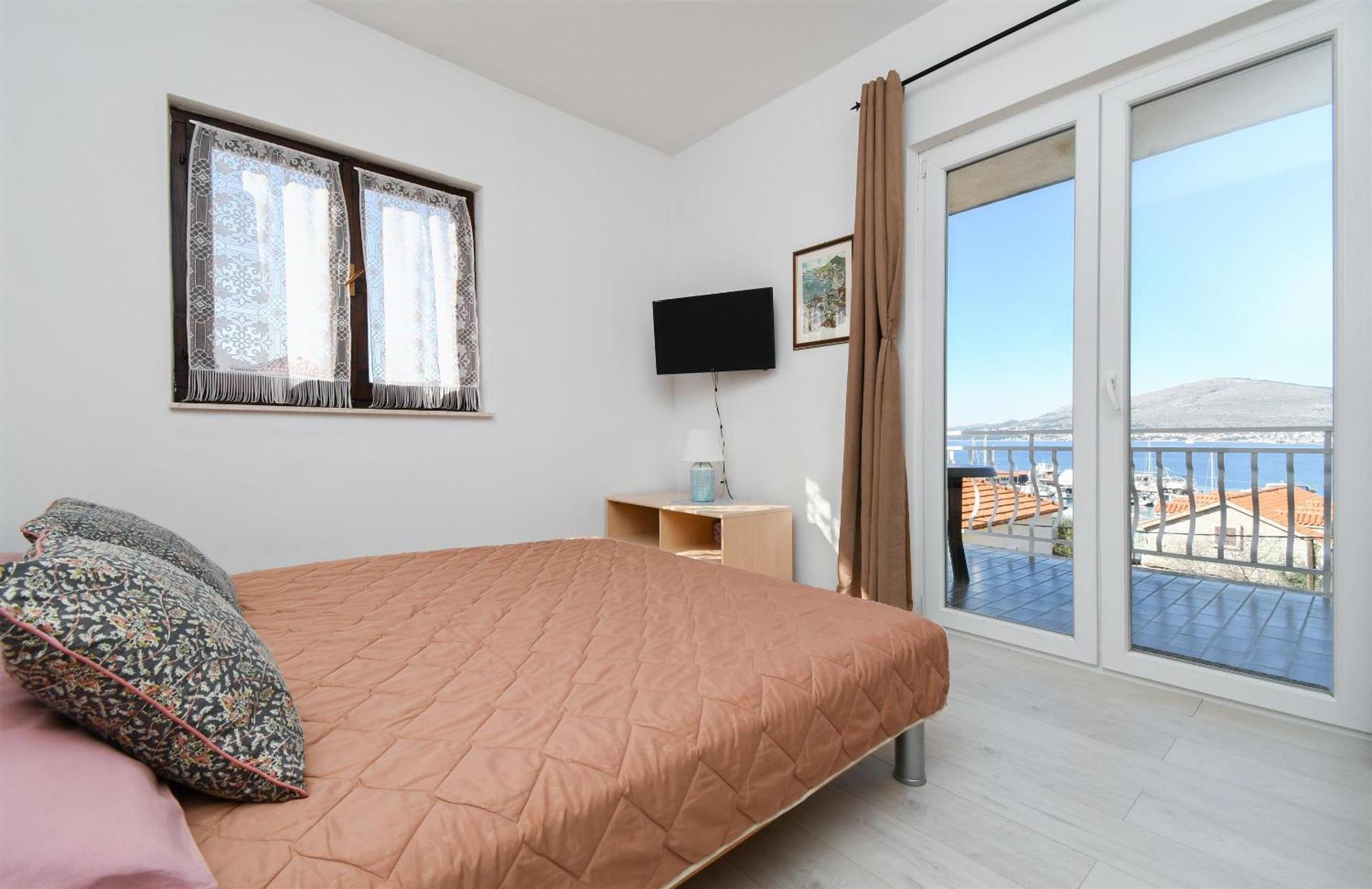 Apartments Biserka - 50 M From Beach Trogir Exterior foto